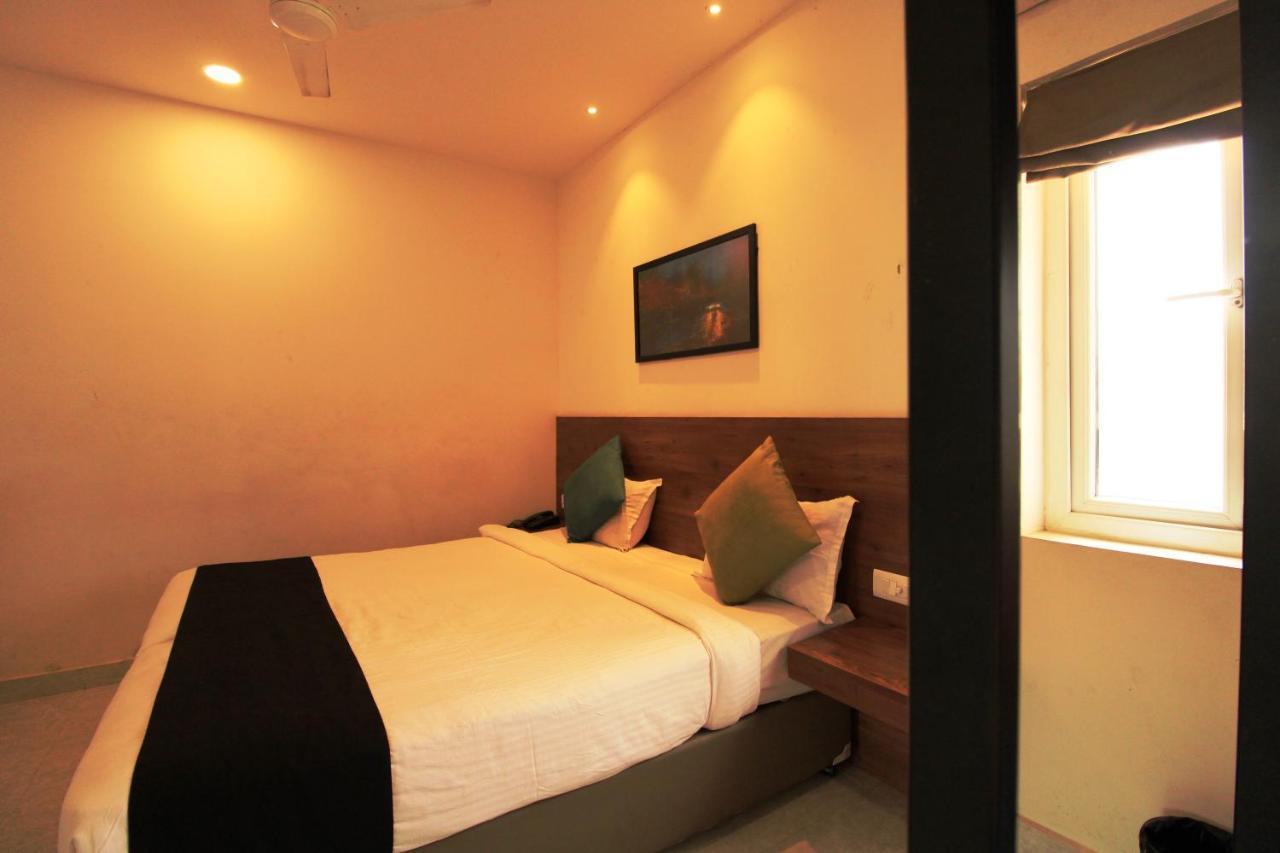 Arunaa Inn Airport Hotel,Csennai Kültér fotó